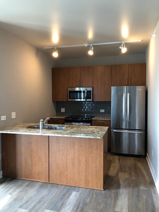 Building Photo - 539 N State St Rental