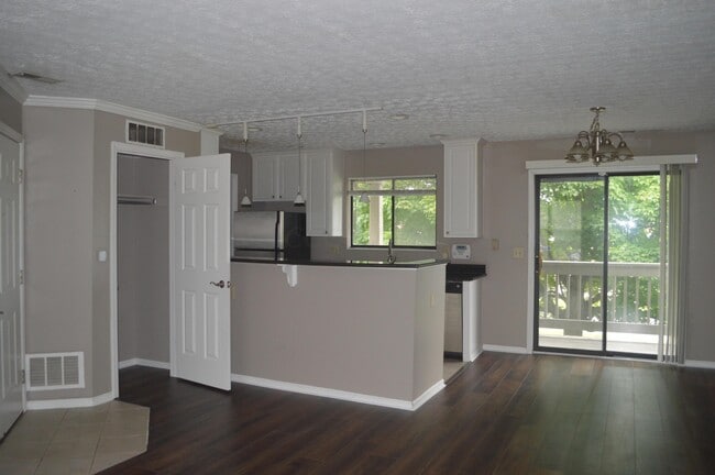 Building Photo - 2744 Greystone Dr Unit GD2744