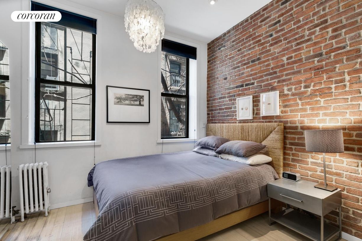 Photo - 105 Thompson St