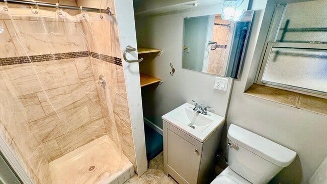 Photo - 1254 N Bosworth Ave Unidad BM