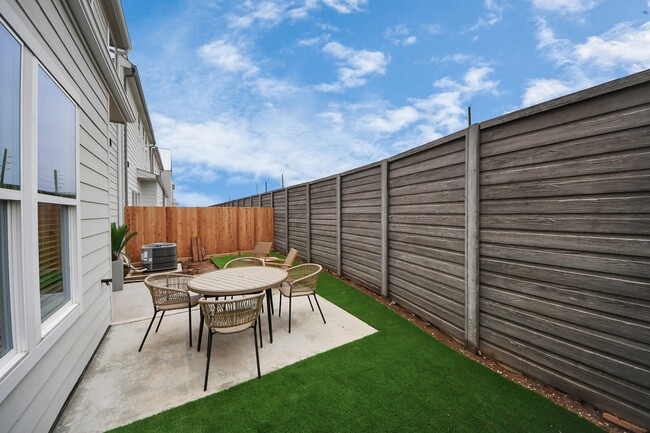 Building Photo - 22014 Norwood Groves Dr