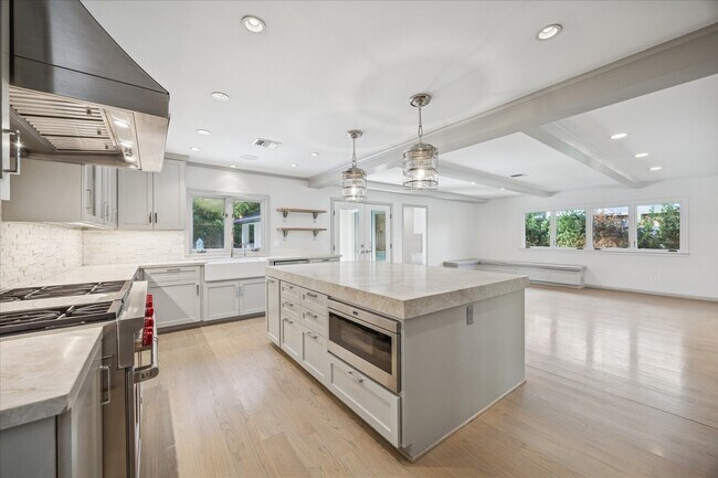 Photo - 547 3 Corners Dr