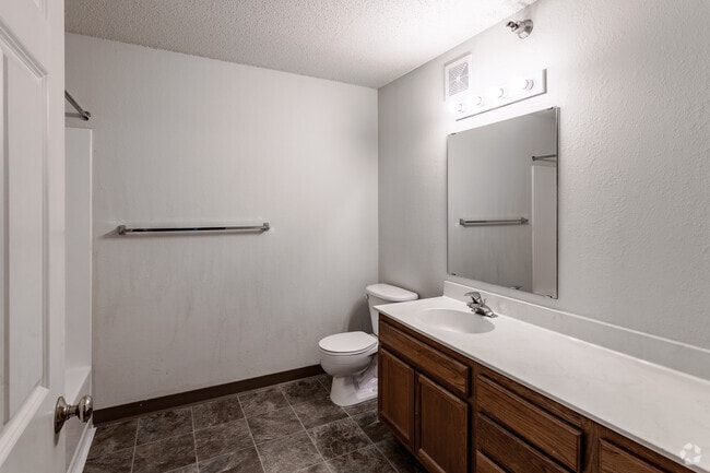 1BR, 1BA - 700SF - Bathroom - Heritage Crossing Apartments
