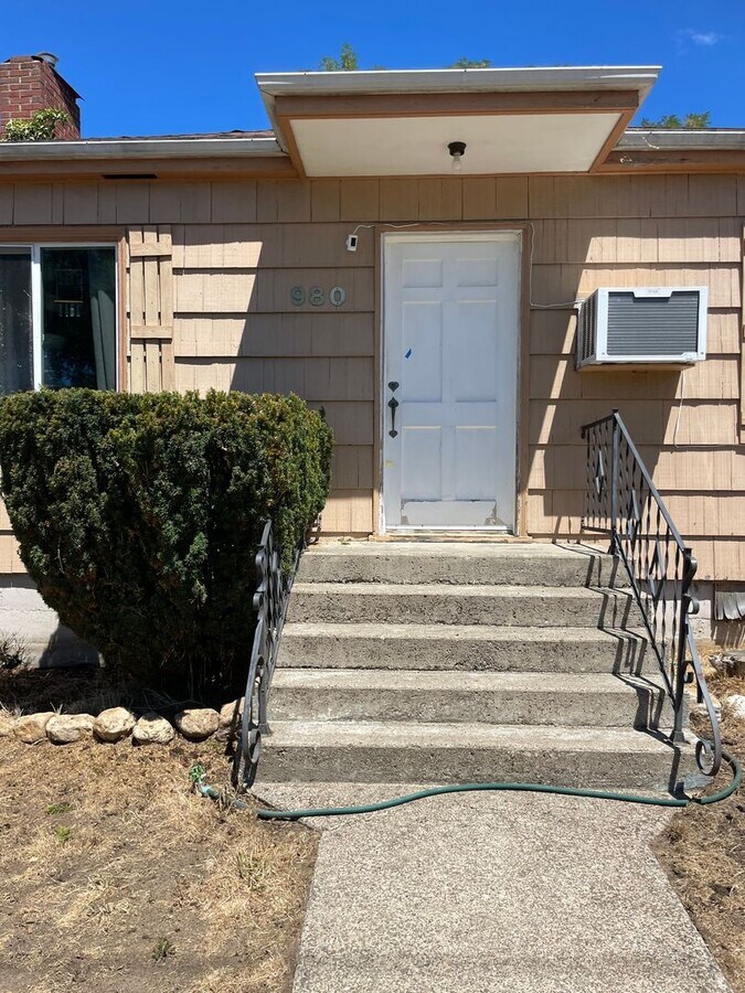 3 Bedroom 1 bath house - 3 Bedroom 1 bath house