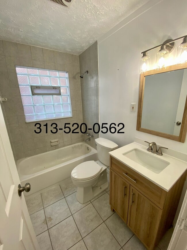 Photo - 15881 Manor