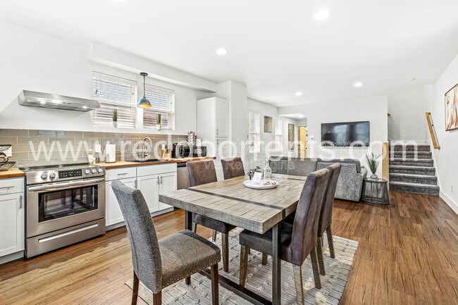 Building Photo - 1619 N Tacoma Ave