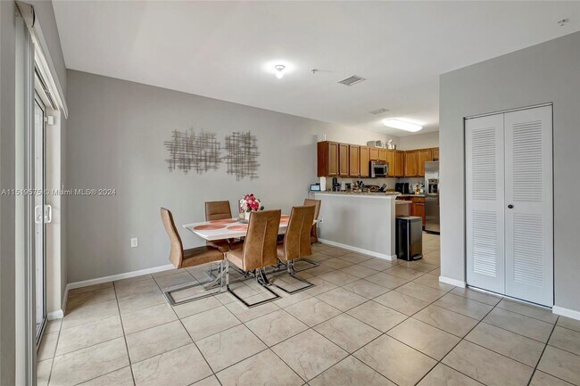 Photo - 8900 NW 97th Ave Unidad 208