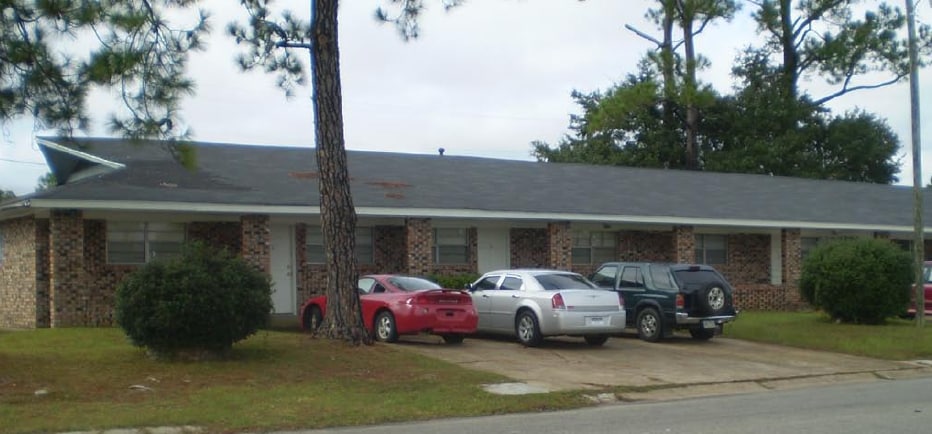 Photo - Dedeaux Apartments