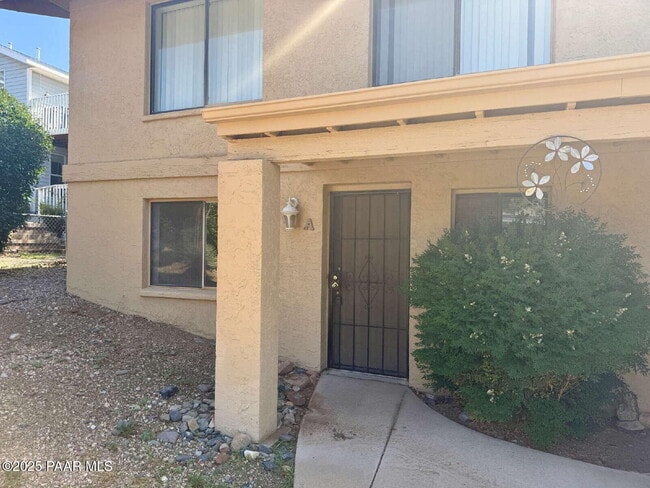 Building Photo - 927 N Old Chisholm Trail Unit A Rental