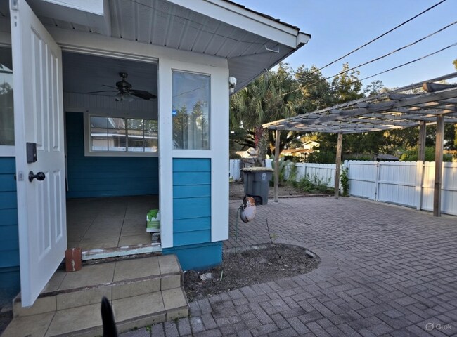 Photo - 1832 Callahan St