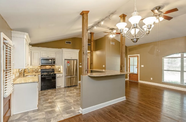 Building Photo - 4309 Forest Park Dr