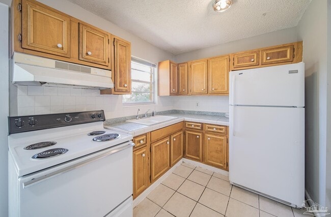 Photo - 7010 E Oakfield Rd