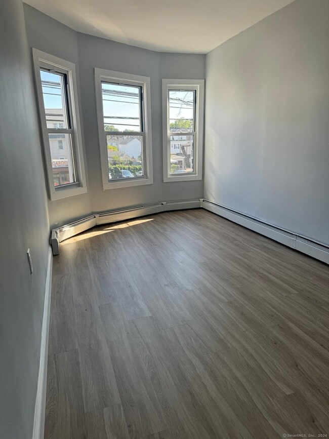 Photo - 2336 Barnum Ave Unit REAR W