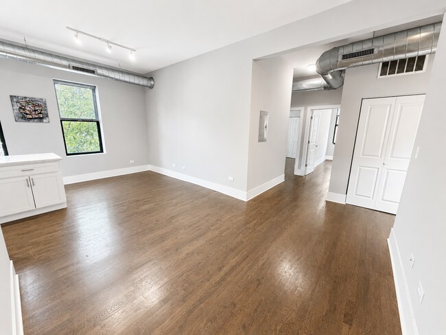 Photo - 1044 W 18th St Unit #3R