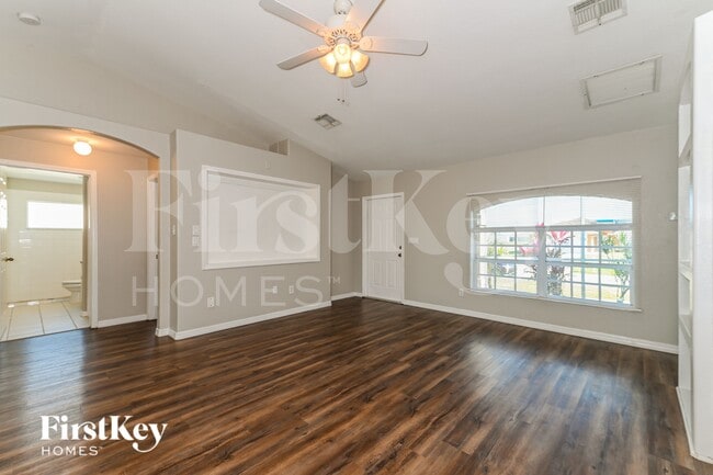 Photo - 904 NW 8th Pl