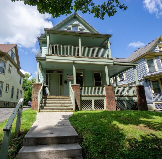 Building Photo - AVAILABLE 8/1/26 - Bright, Beautiful Flat ... Unit Westcott 450.2 Rental