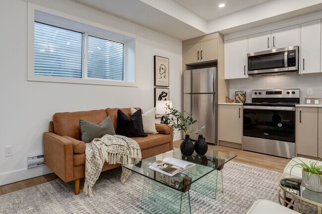 Photo - 1805-1819 19 Avenue NW Unit 203B