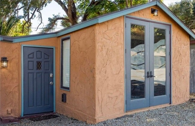 Building Photo - 1 bedroom 1 bath cottage Unit 1849 Vine Street,  B