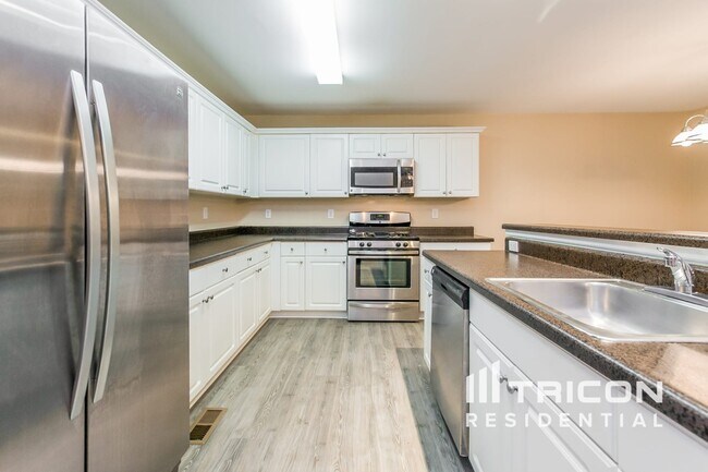 Photo - 4311 Hill View Dr