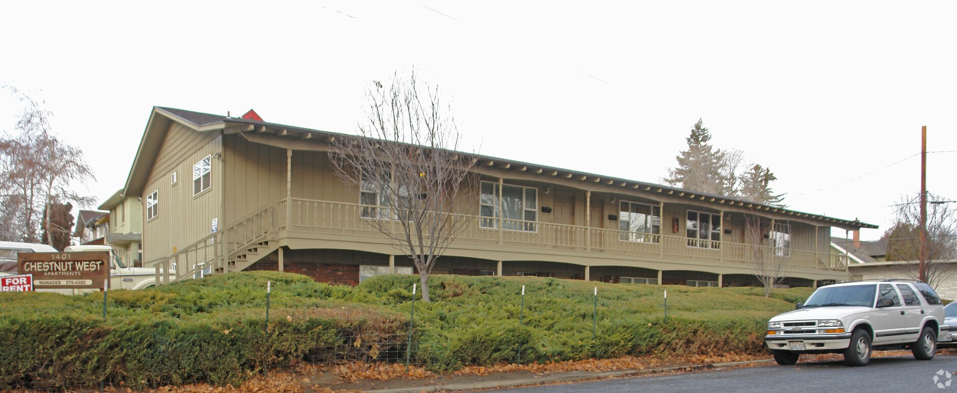 Photo - 1401 W Chestnut Ave Apartments