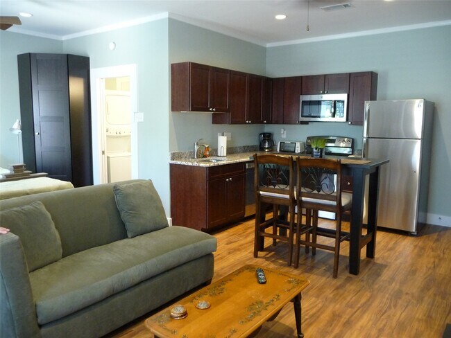 Building Photo - 1009 Peden St Rental
