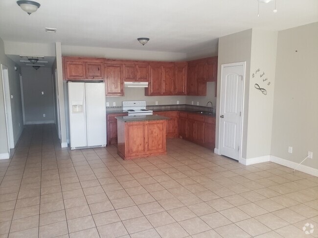 Building Photo - Duplex Home Available 76116