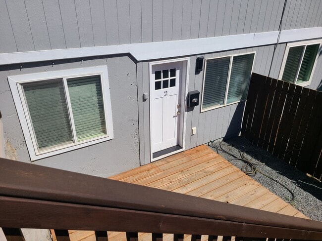 Building Photo - s20991 Unit 2