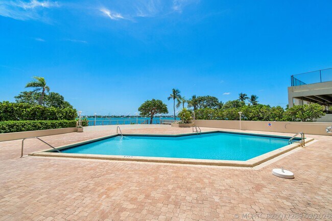 5600 N Flagler Dr Unit 2105