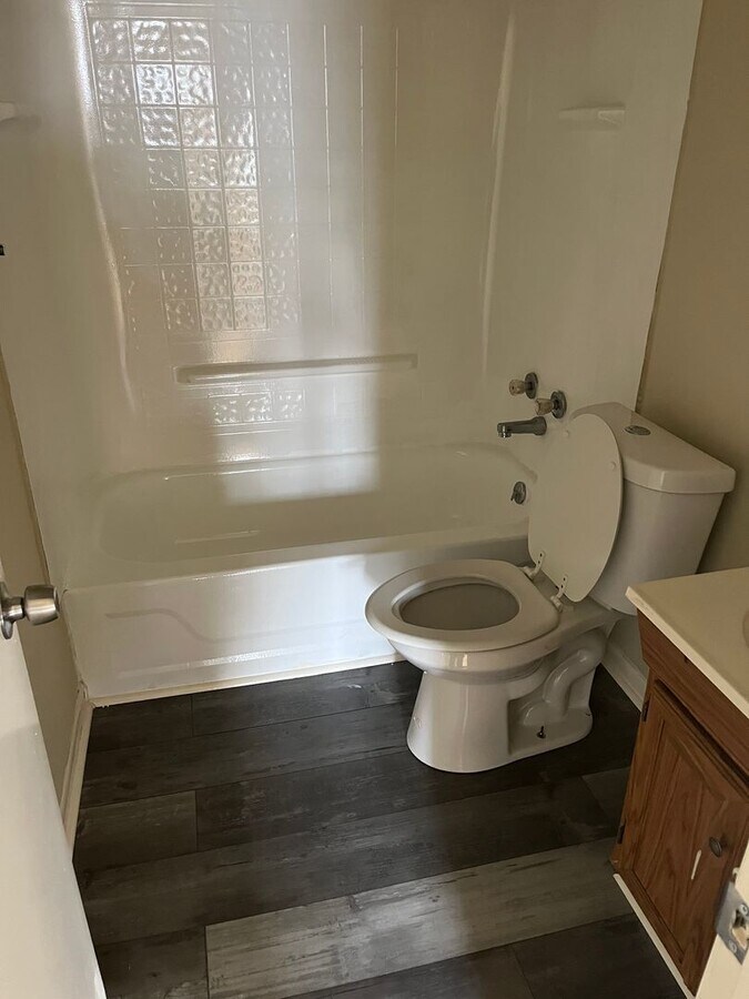 Photo - 33 Crestview St