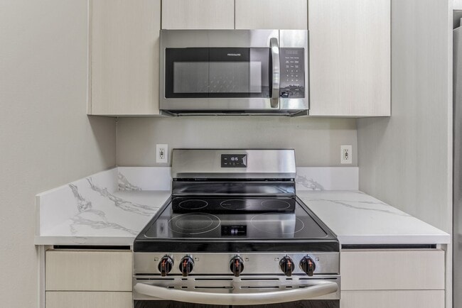 Photo - Hawthorne Regency Apartments