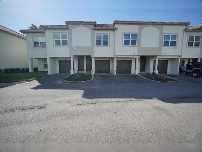 Building Photo - Harbour Island - Resort Style Living in a Gated Community Unit 0