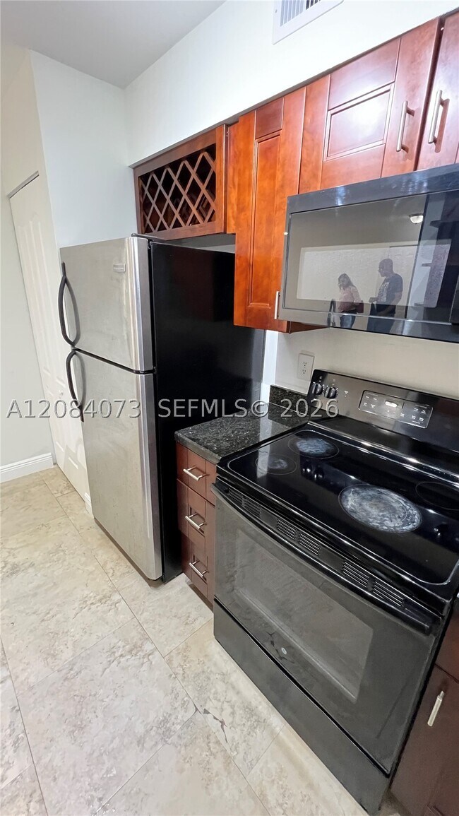 Building Photo - 2841 N Oakland Forest Dr Unit 203
