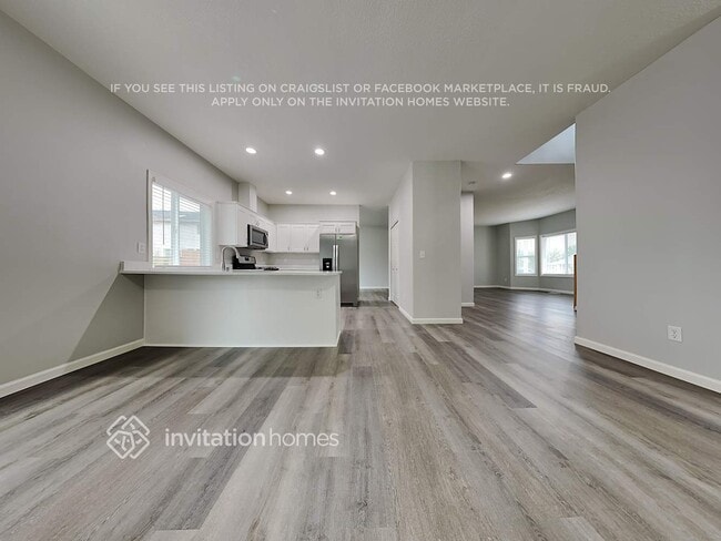 Photo - 3328 Kona St NE