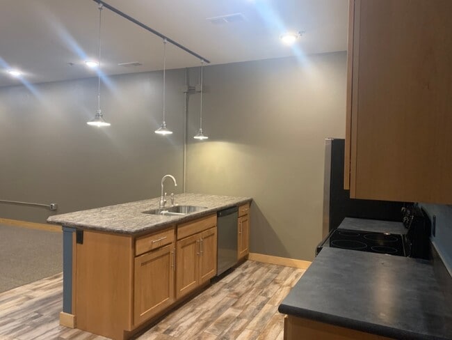 Photo - 208 N Main St