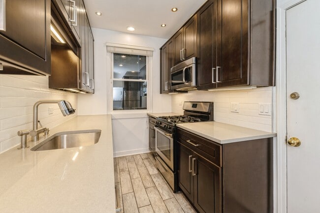 Photo - 1327 W Addison St Unit 2B