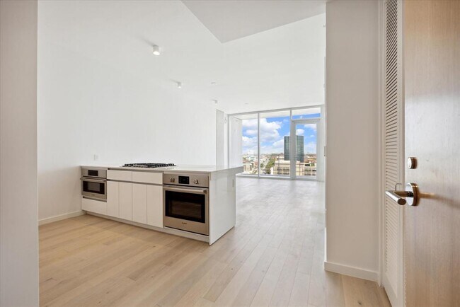 Photo - 313 W 17th St Unit 1502