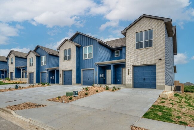 Building Photo - 8428 Adelaide Dr