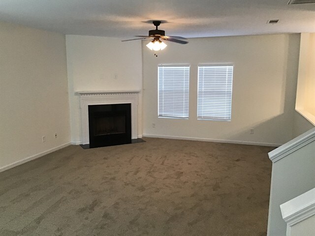 Photo - 708 White Oak Dr