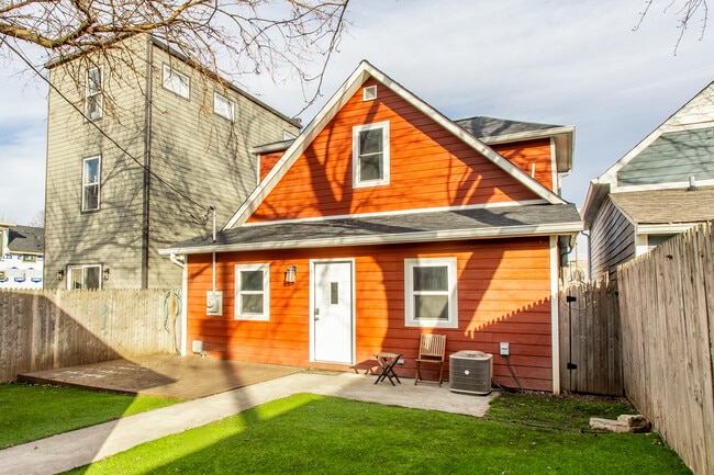 Building Photo - 421 E Morris St