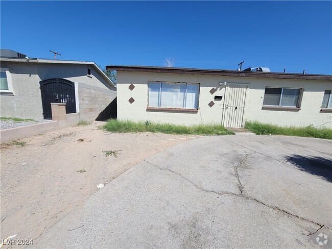 Building Photo - 1936 Lawry Ave Rental