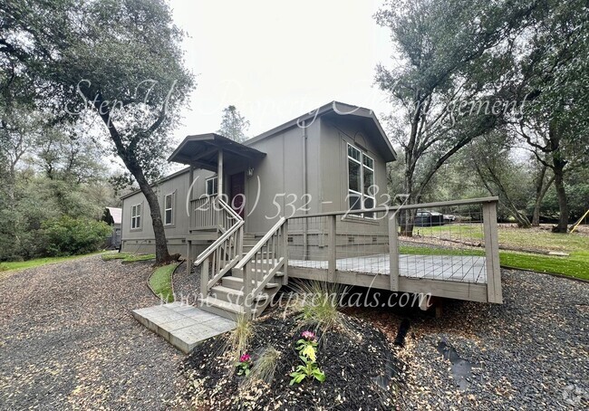 Building Photo - Charming 2 Bedroom 2 Full Bathroom Home Of...