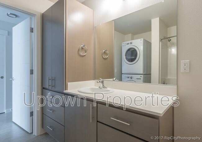 Photo - 5885 S Macadam Ave