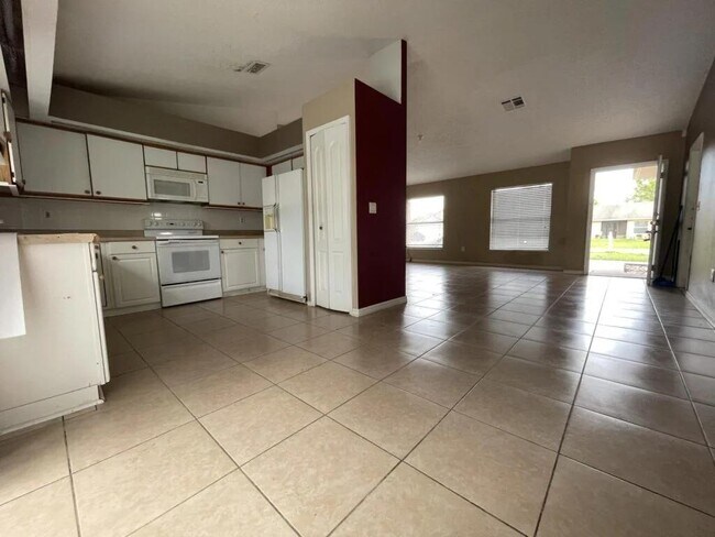 Photo - 723 Dromedary Dr