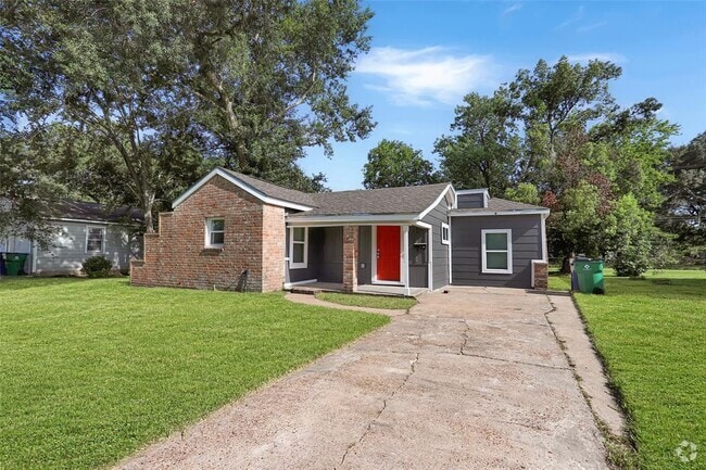 Building Photo - 710 E Magnolia St Rental