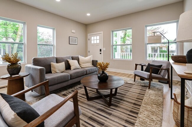 Photo - 2589 Dayton Ave