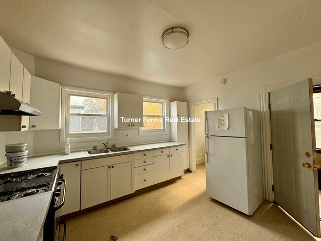 Photo - 144 Hillside St