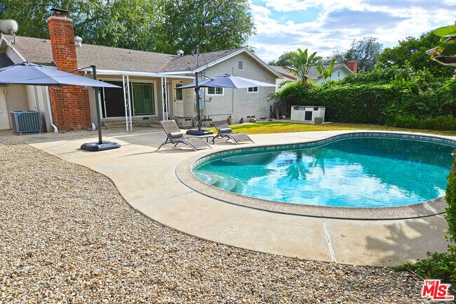 Photo - 22337 Cantara St