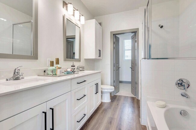 Photo - 4020 McEwen Rd