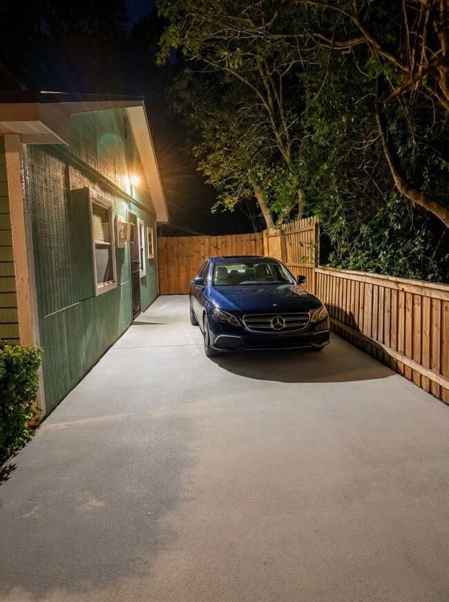 Building Photo - 1260 Balmy Beach Dr Unit Efficiency