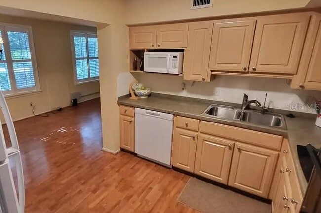 Photo - 2043 Denmark St Unit 53